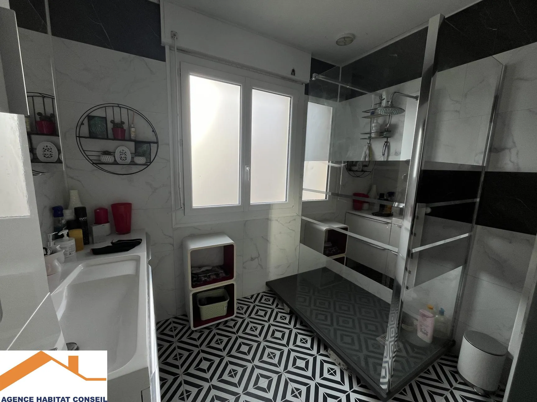 Grande maison à vendre à Saint Denis La Chevasse avec garage et dépendance 