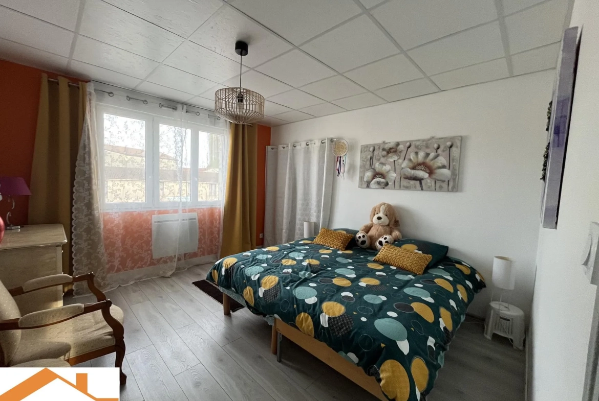 Grande maison à vendre à Saint Denis La Chevasse avec garage et dépendance 