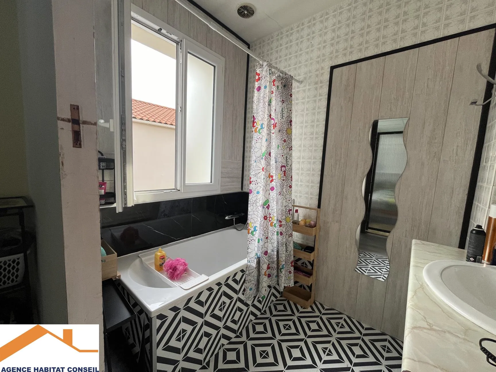Grande maison à vendre à Saint Denis La Chevasse avec garage et dépendance 