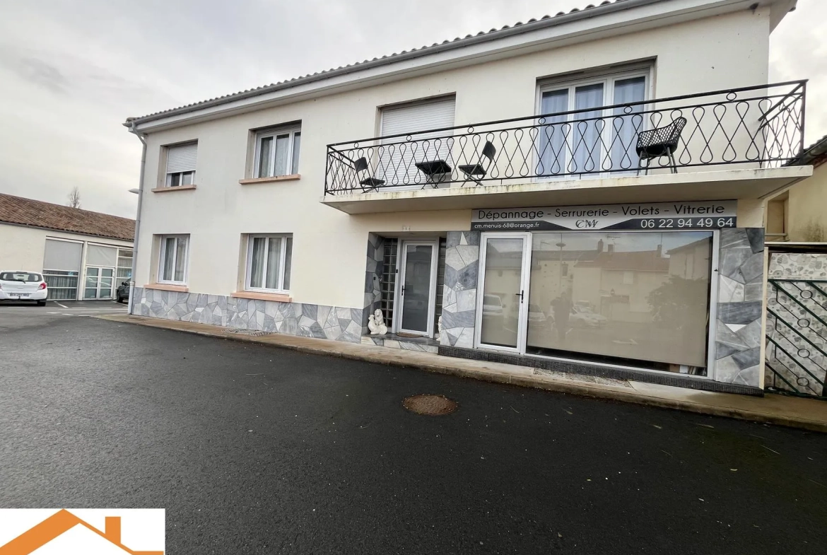 Grande maison à vendre à Saint Denis La Chevasse avec garage et dépendance 