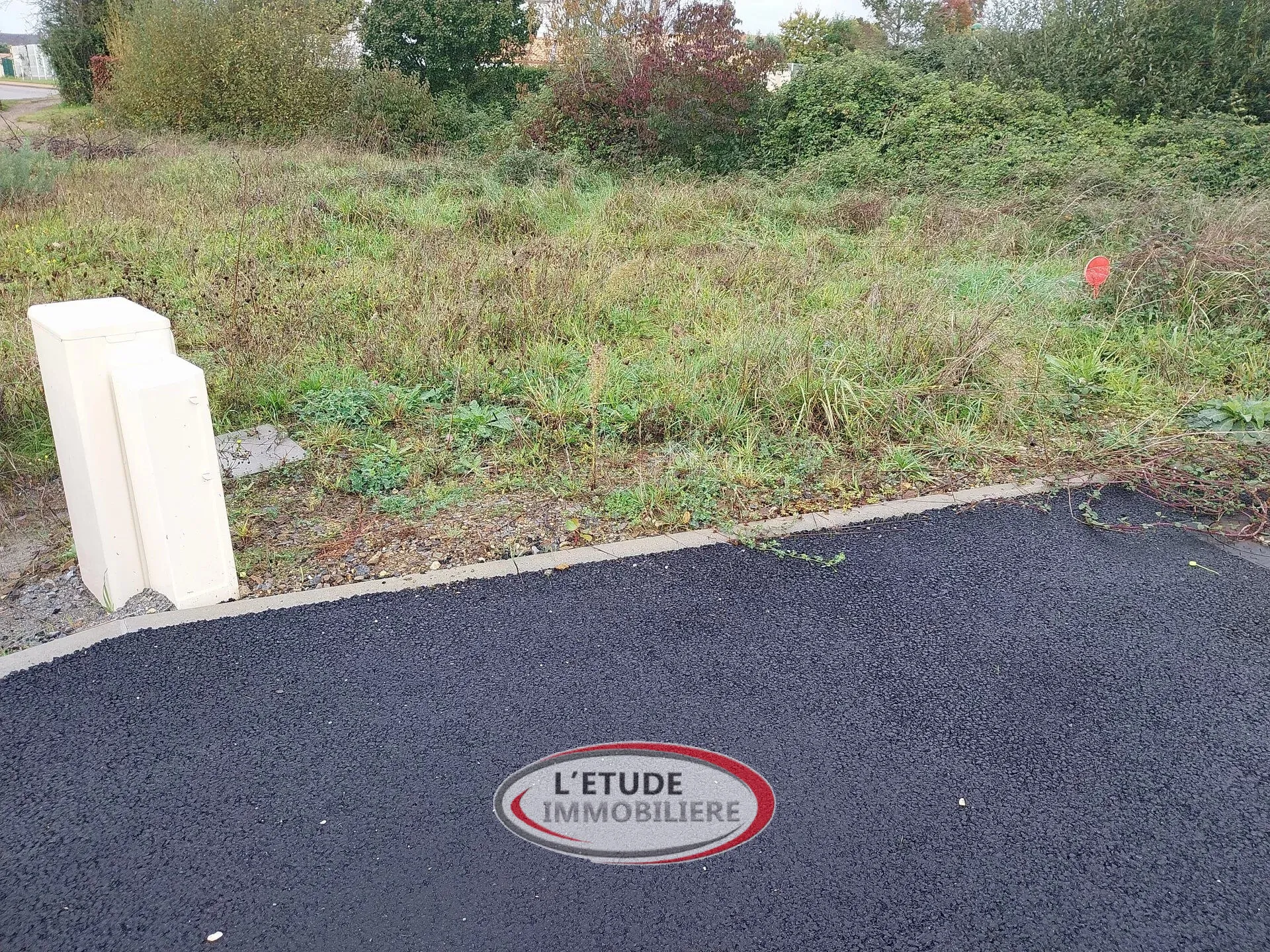 Terrain constructible de 378 m² à Sainte-Pazanne proche commodités 
