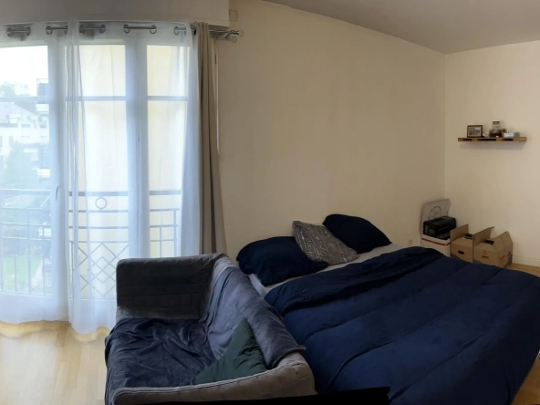 Bel appartement 35 m² à Buc avec vue panoramique, proche RER et commodités