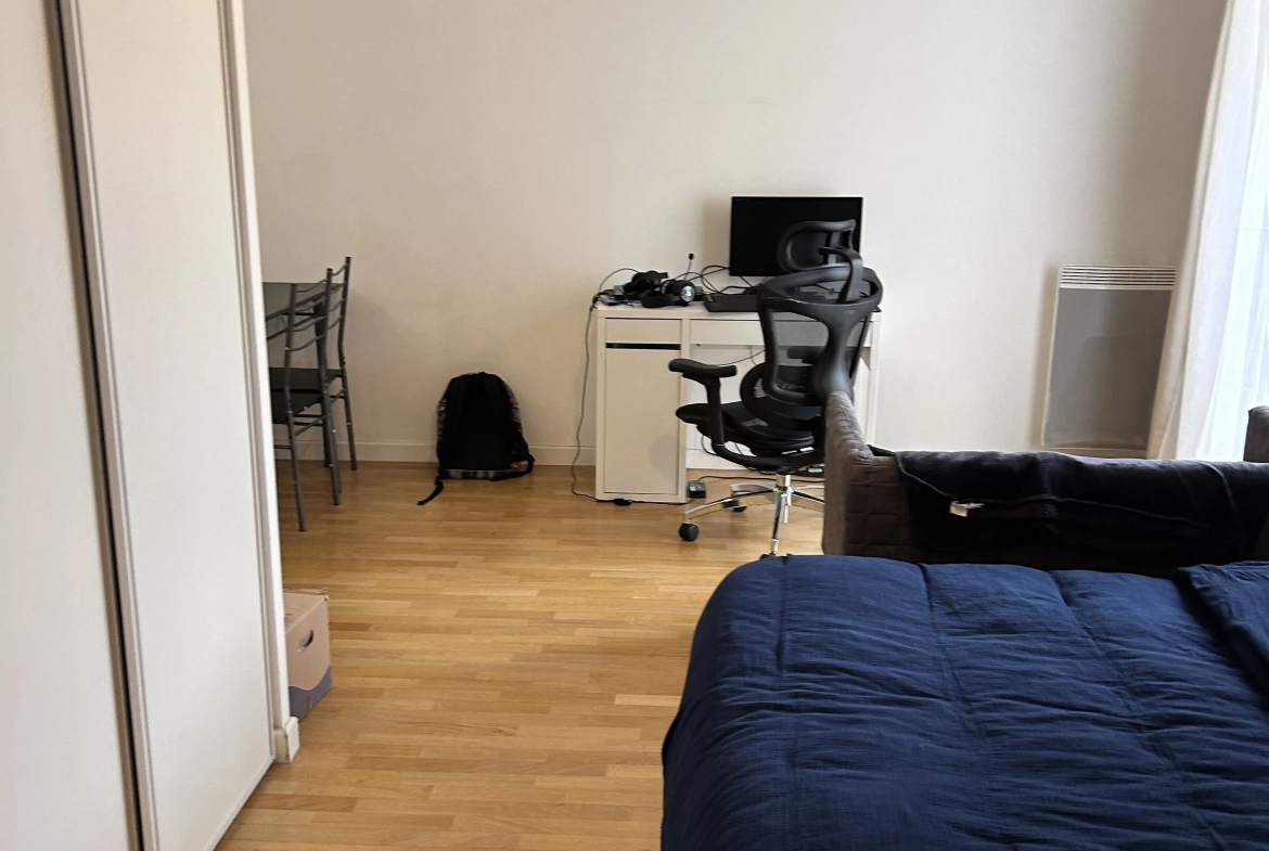 Bel appartement 35 m² à Buc avec vue panoramique, proche RER et commodités 