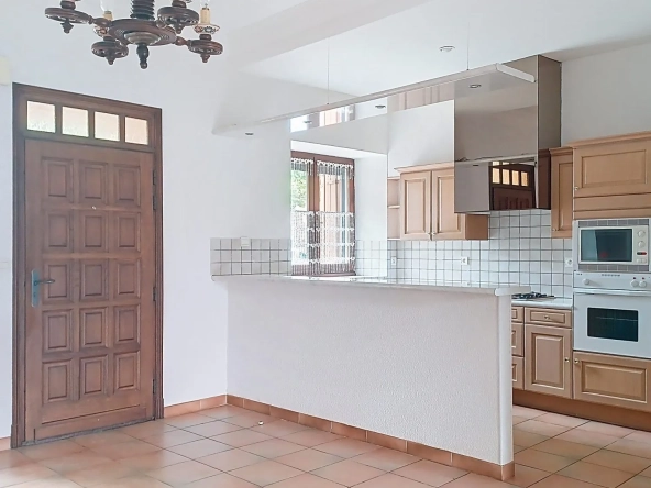 Maison ancienne de 92 m² avec jardin et dépendances à Taillelt, proche écoles
