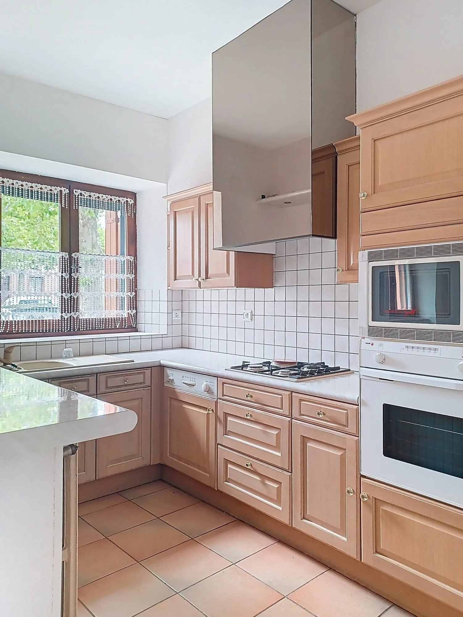 Maison ancienne de 92 m² avec jardin et dépendances à Taillelt, proche écoles 