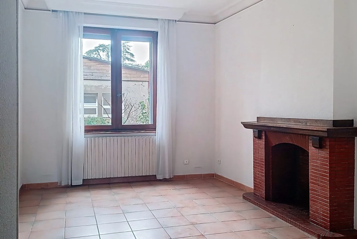 Maison ancienne de 92 m² avec jardin et dépendances à Taillelt, proche écoles 