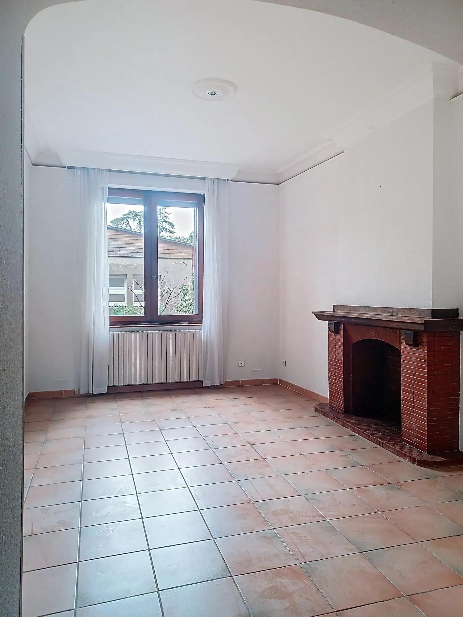 Maison ancienne de 92 m² avec jardin et dépendances à Taillelt, proche écoles 