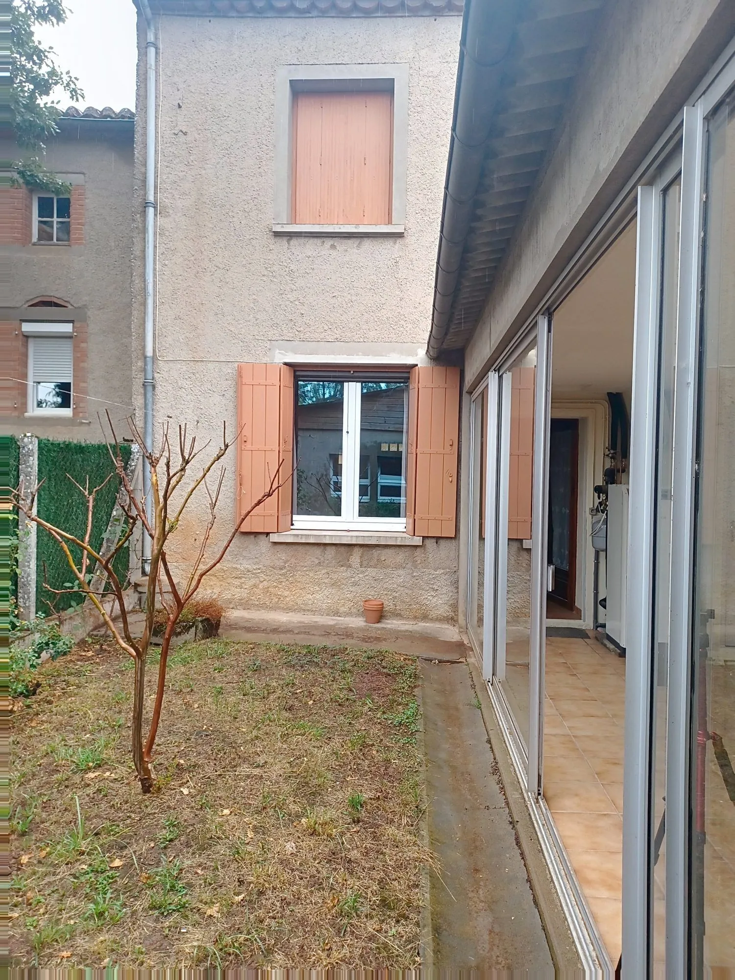 Maison ancienne de 92 m² avec jardin et dépendances à Taillelt, proche écoles 