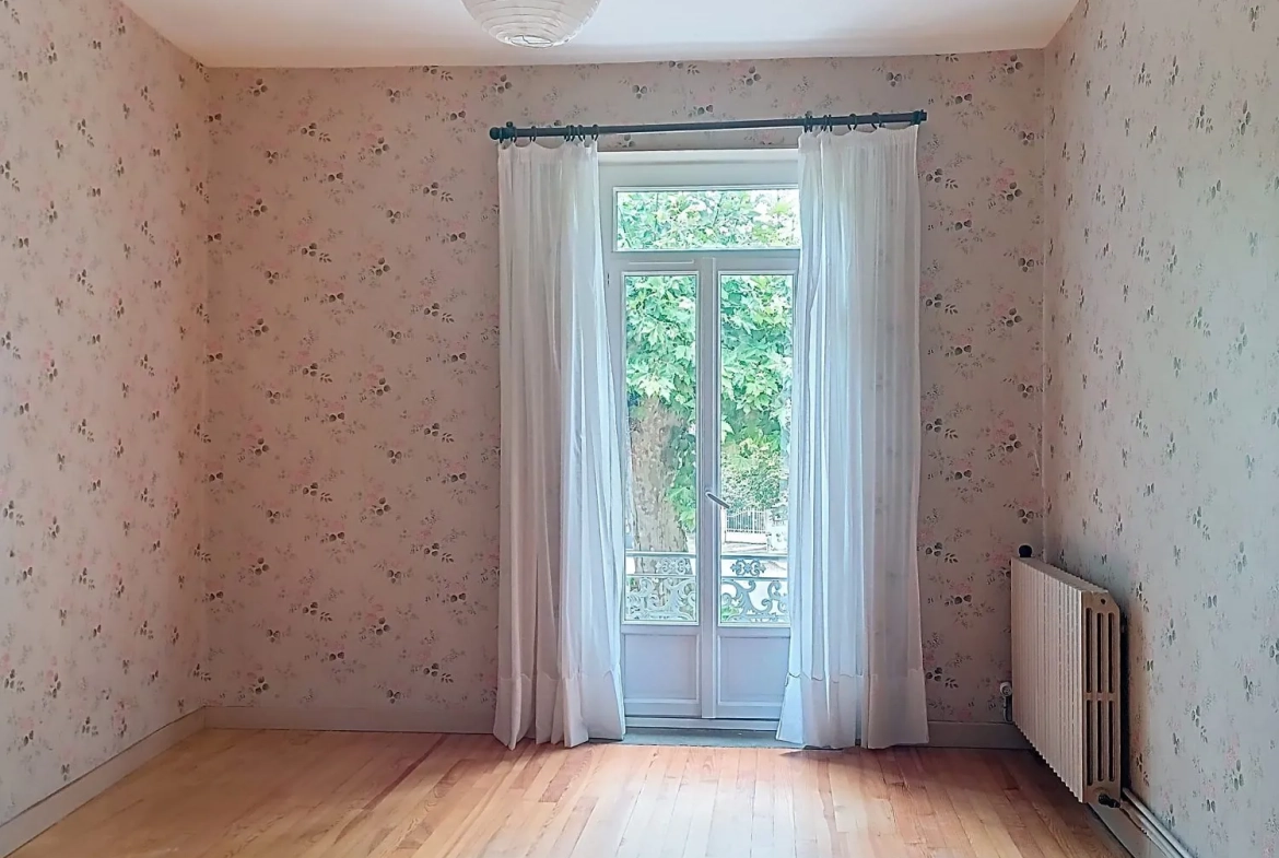 Maison ancienne de 92 m² avec jardin et dépendances à Taillelt, proche écoles 