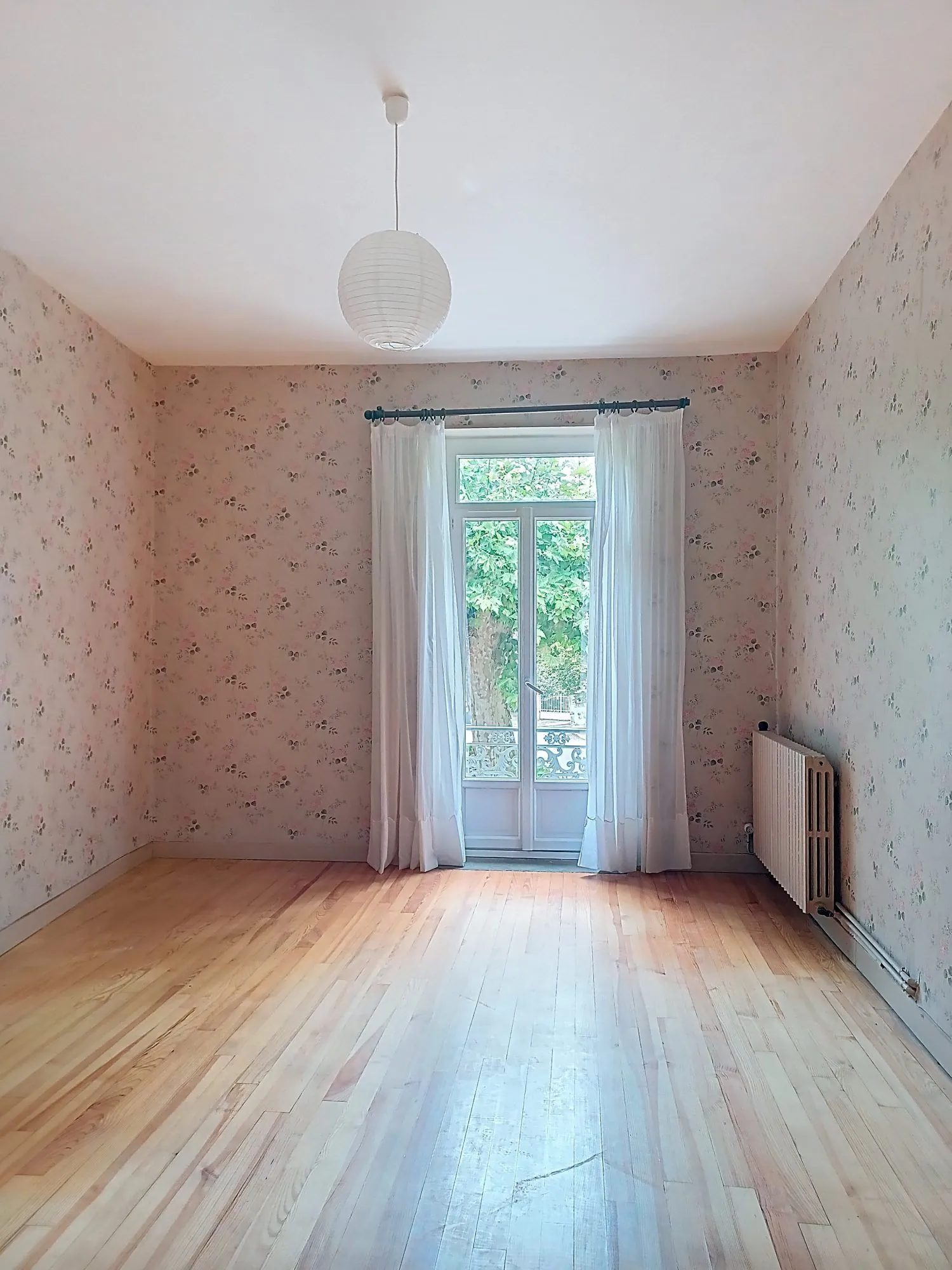 Maison ancienne de 92 m² avec jardin et dépendances à Taillelt, proche écoles 