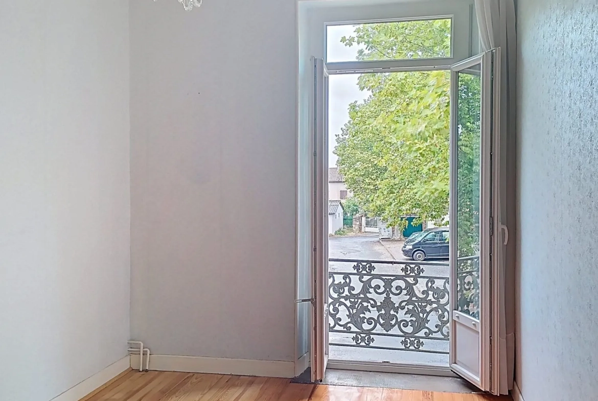 Maison ancienne de 92 m² avec jardin et dépendances à Taillelt, proche écoles 