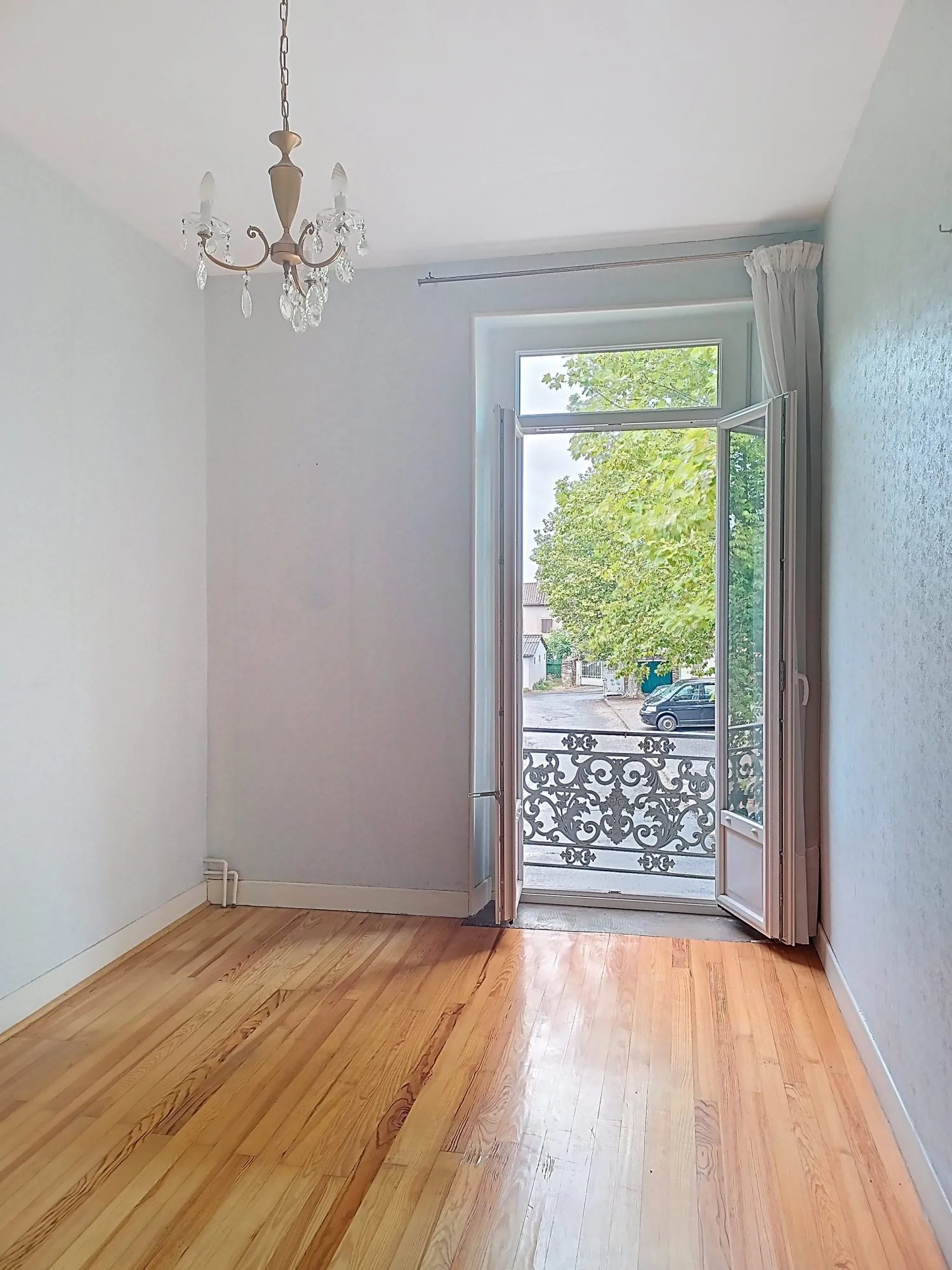 Maison ancienne de 92 m² avec jardin et dépendances à Taillelt, proche écoles 