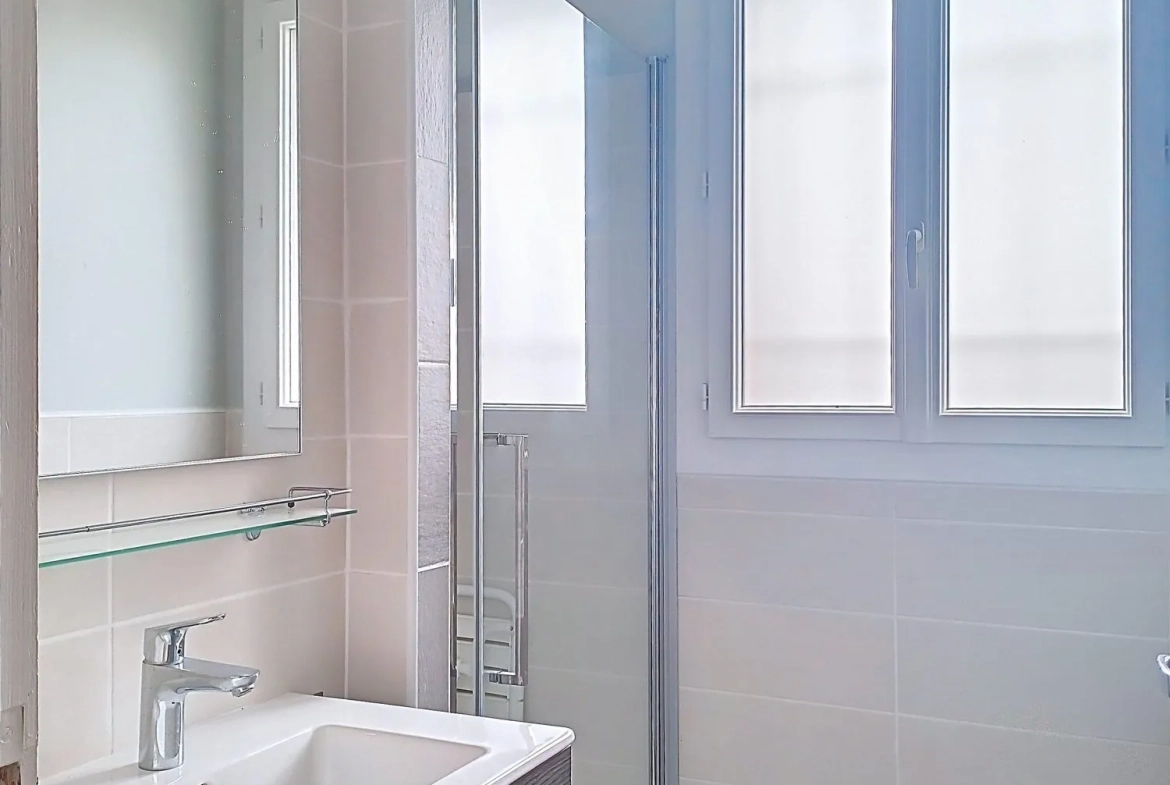 Maison ancienne de 92 m² avec jardin et dépendances à Taillelt, proche écoles 