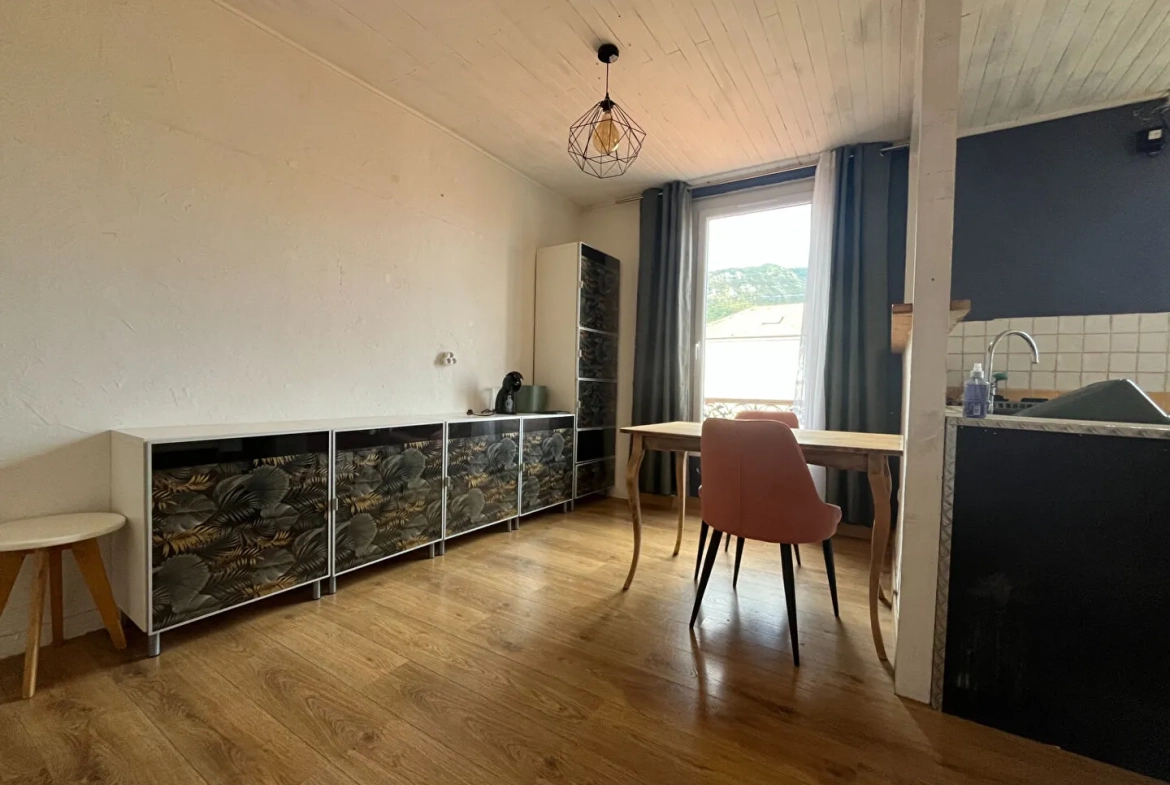Appartement duplex 3 pièces à Laragne Monteglin - Centre-ville 
