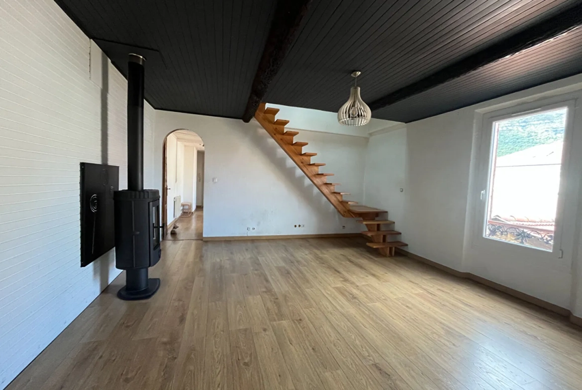 Appartement duplex 3 pièces à Laragne Monteglin - Centre-ville 