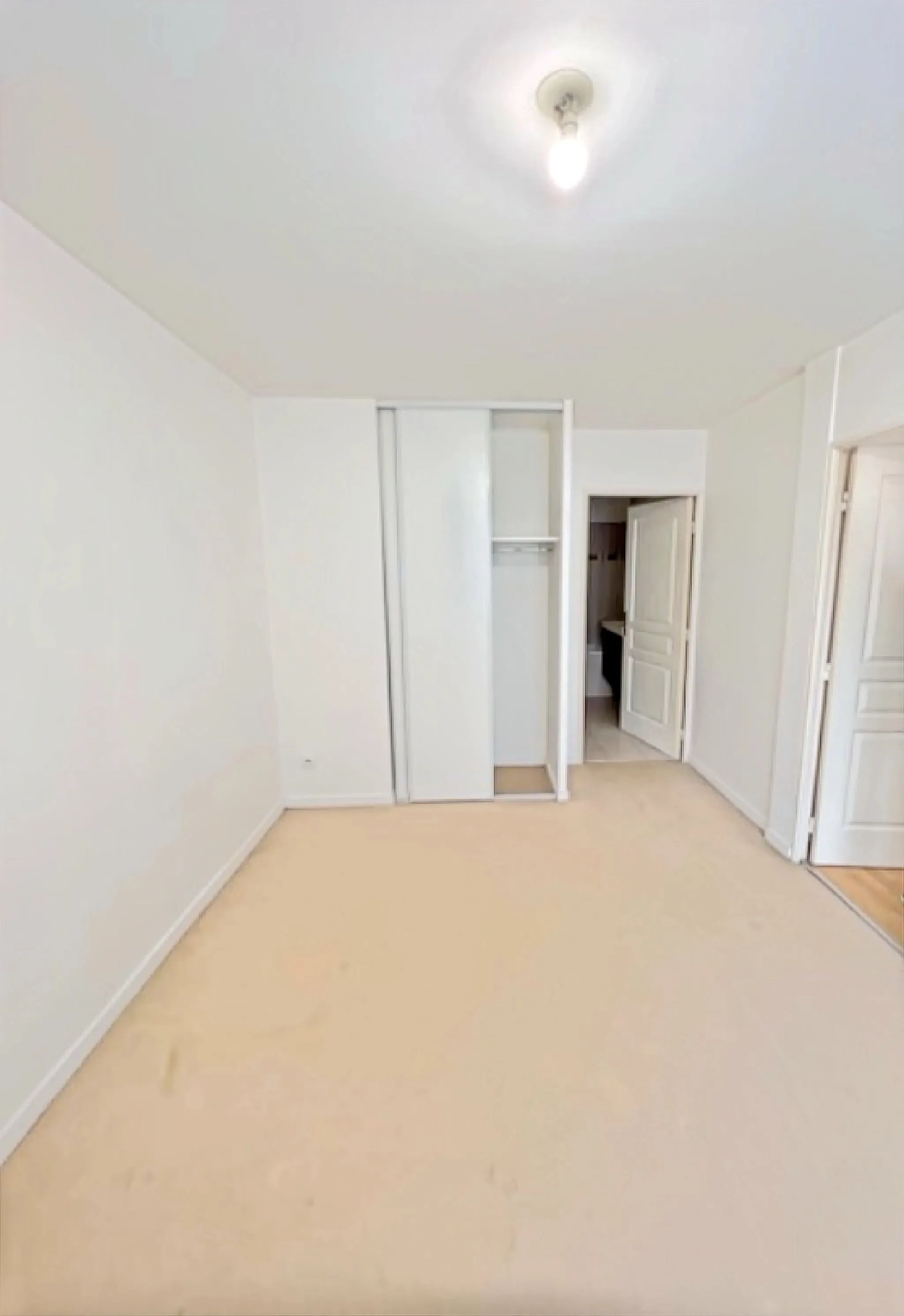 Achat d'un T2 lumineux de 42 m² à La Garenne-Colombes, proche transports et commerces 