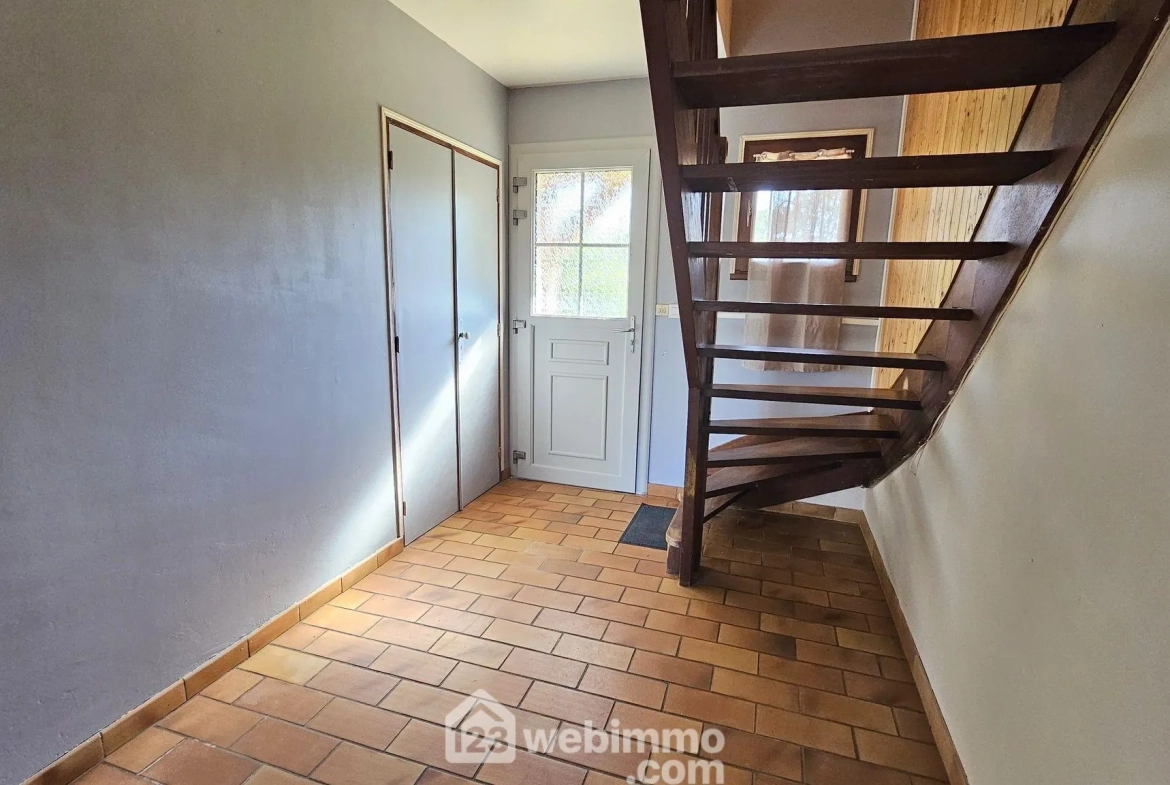 Maison familiale avec dépendances, piscine et grand terrain à Boulancourt 