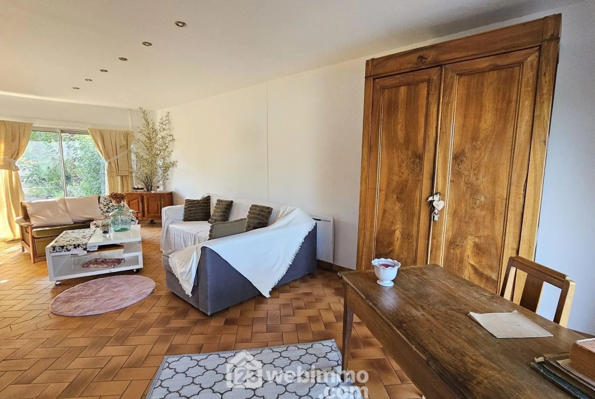Maison familiale avec dépendances, piscine et grand terrain à Boulancourt 