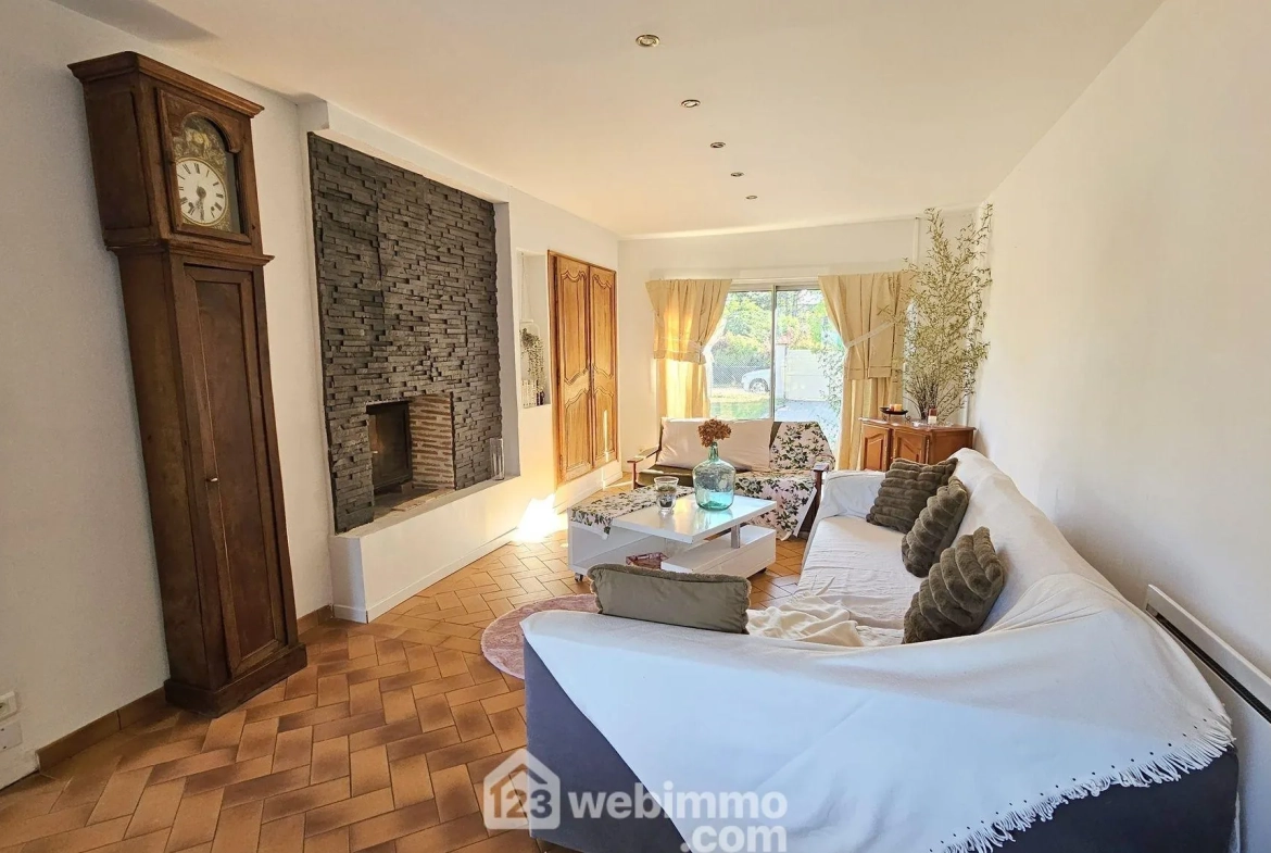 Maison familiale avec dépendances, piscine et grand terrain à Boulancourt 