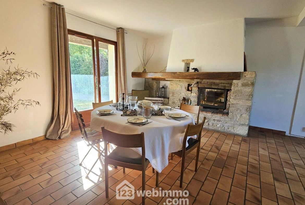 Maison familiale avec dépendances, piscine et grand terrain à Boulancourt 