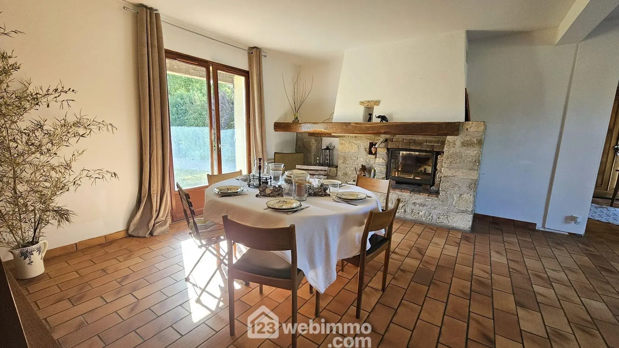 Maison familiale avec dépendances, piscine et grand terrain à Boulancourt 