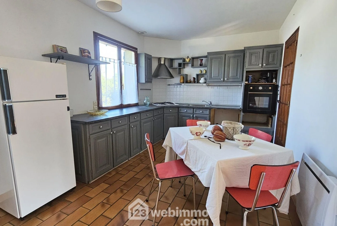 Maison familiale avec dépendances, piscine et grand terrain à Boulancourt 