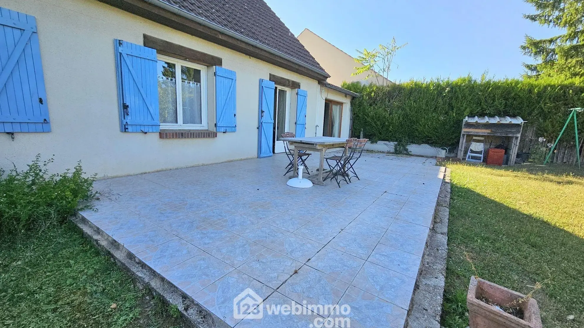 Maison familiale avec dépendances, piscine et grand terrain à Boulancourt 
