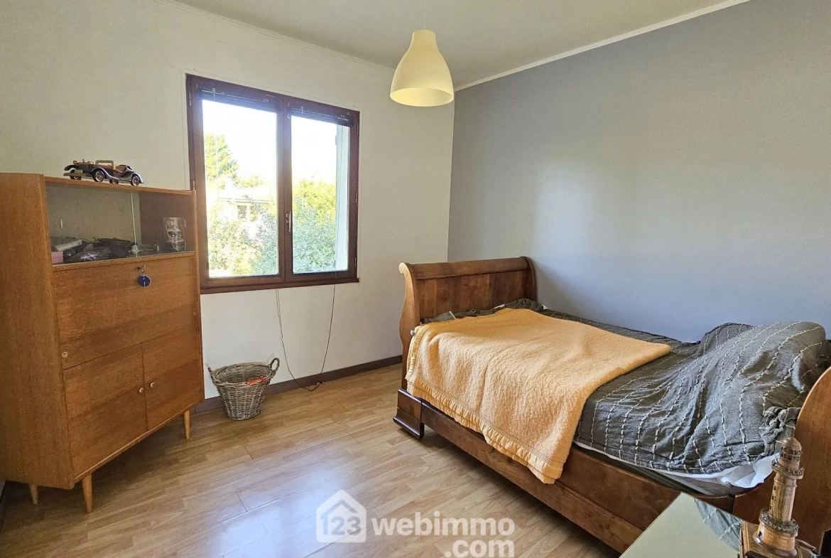 Maison familiale avec dépendances, piscine et grand terrain à Boulancourt 