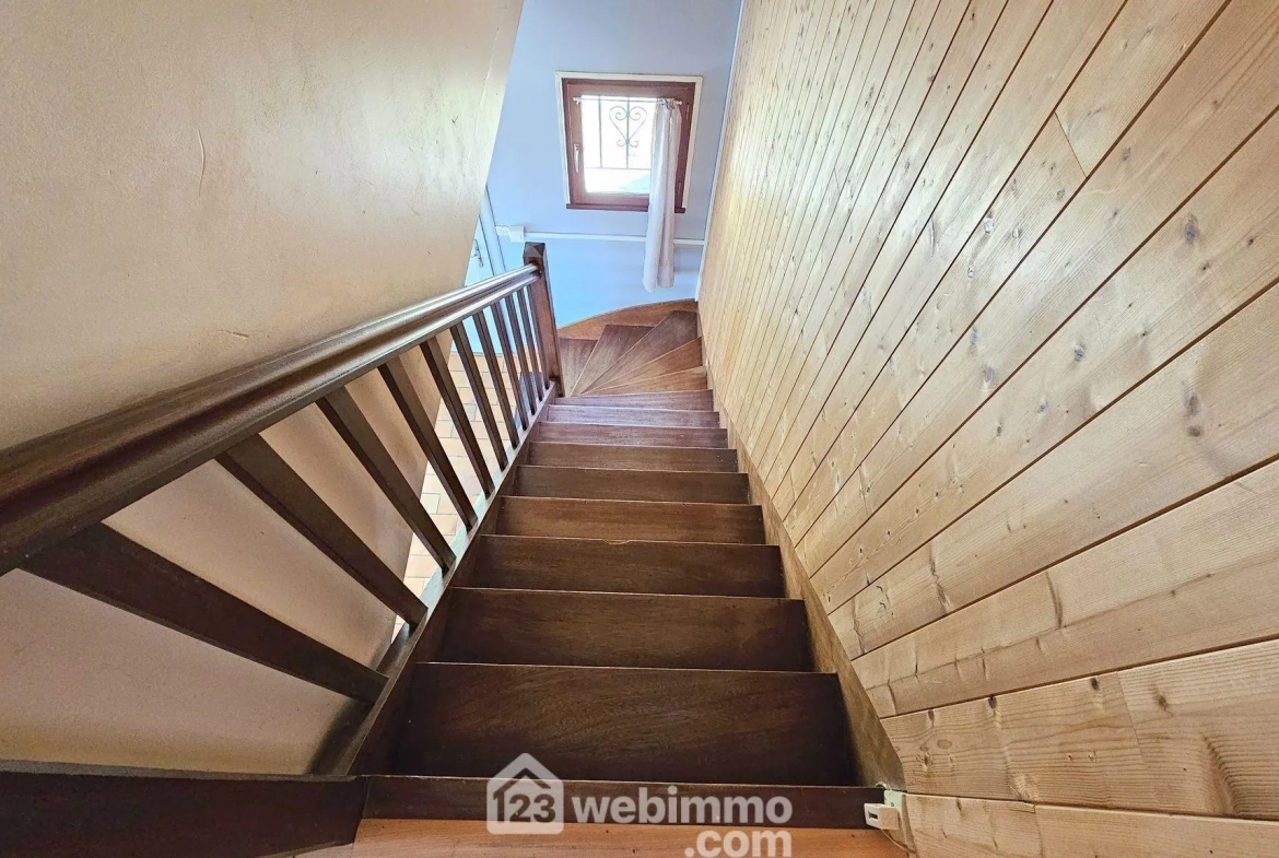 Maison familiale avec dépendances, piscine et grand terrain à Boulancourt 