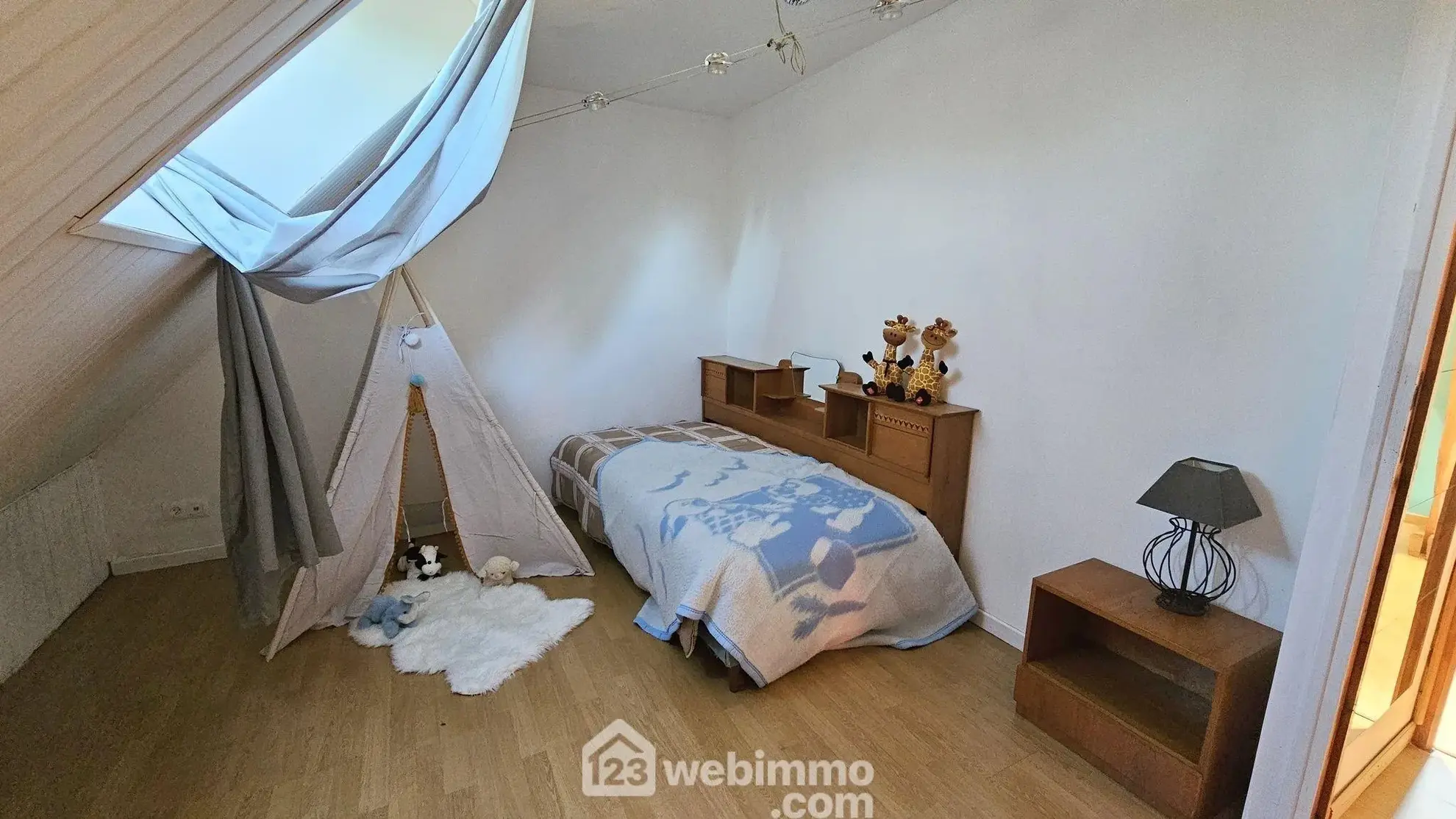 Maison familiale avec dépendances, piscine et grand terrain à Boulancourt 