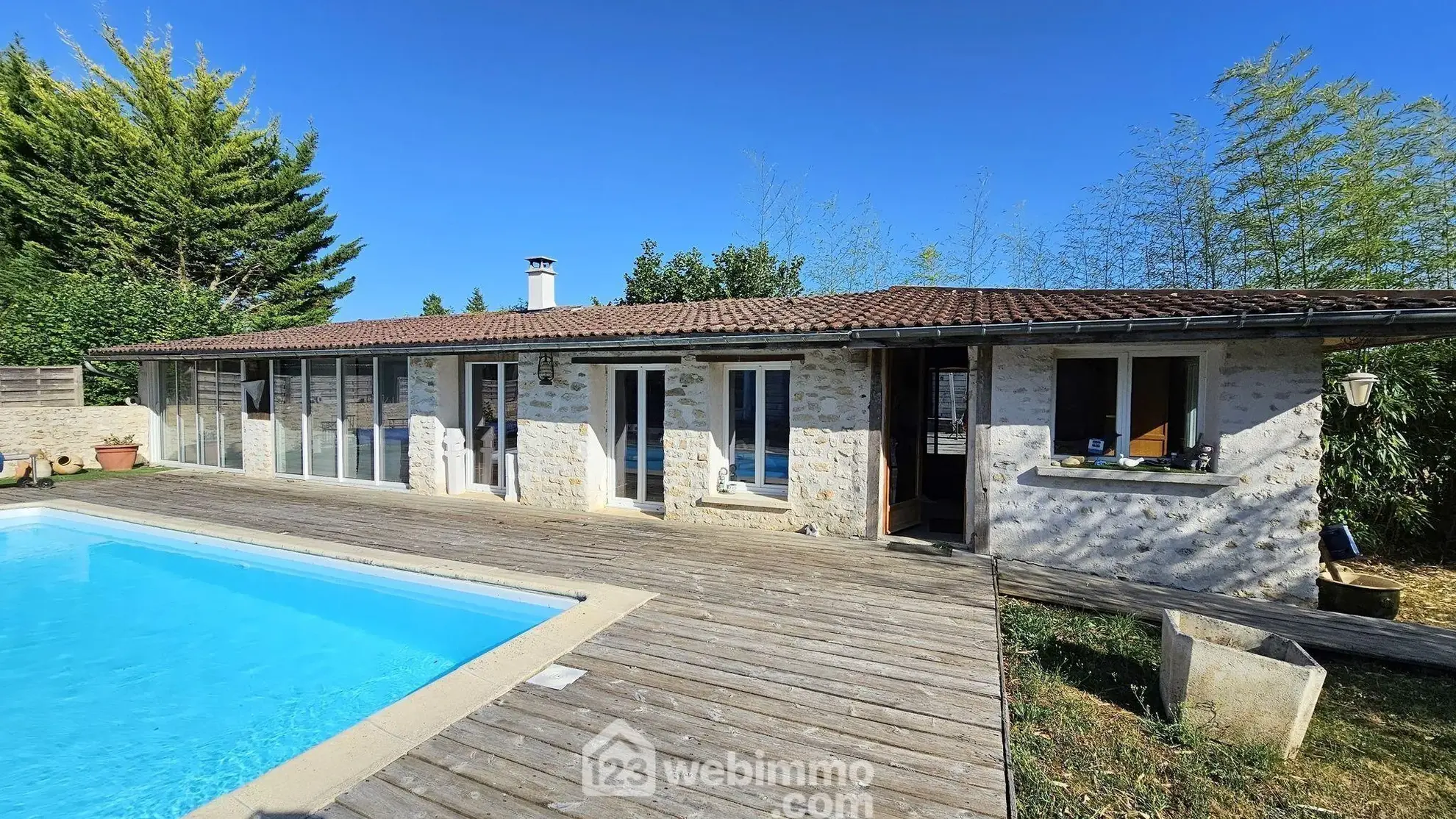 Maison familiale avec dépendances, piscine et grand terrain à Boulancourt 