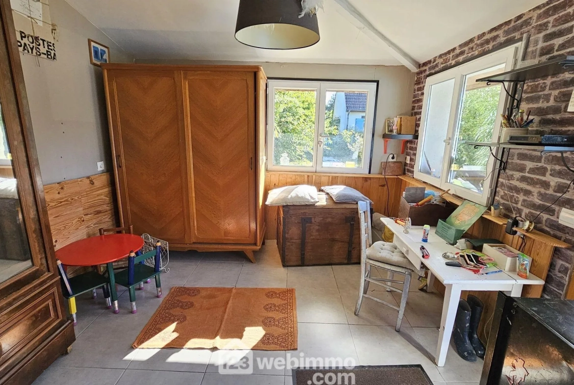Maison familiale avec dépendances, piscine et grand terrain à Boulancourt 