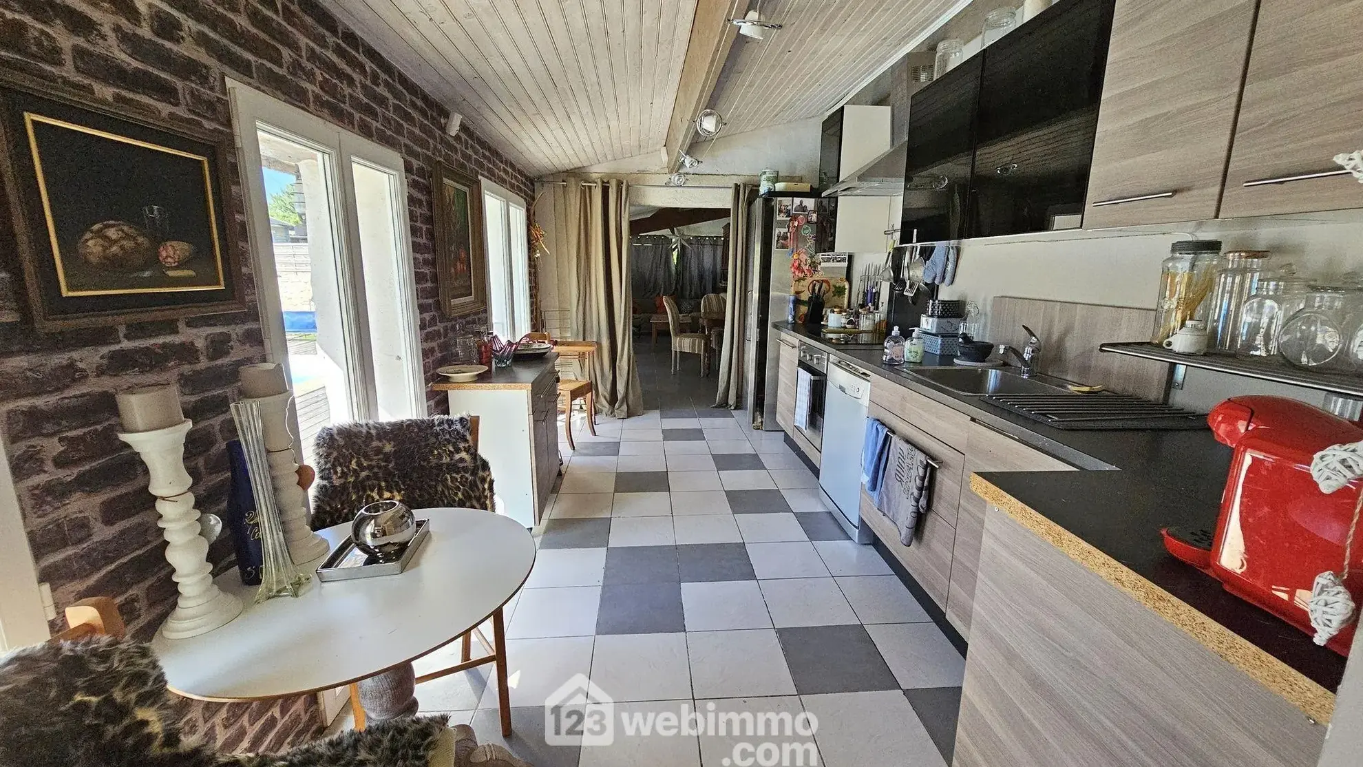 Maison familiale avec dépendances, piscine et grand terrain à Boulancourt 