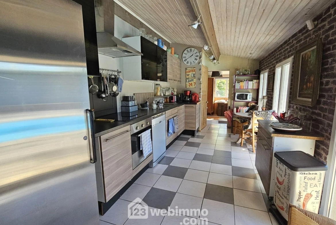 Maison familiale avec dépendances, piscine et grand terrain à Boulancourt 