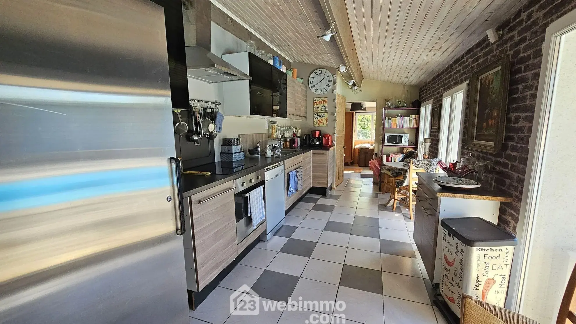 Maison familiale avec dépendances, piscine et grand terrain à Boulancourt 