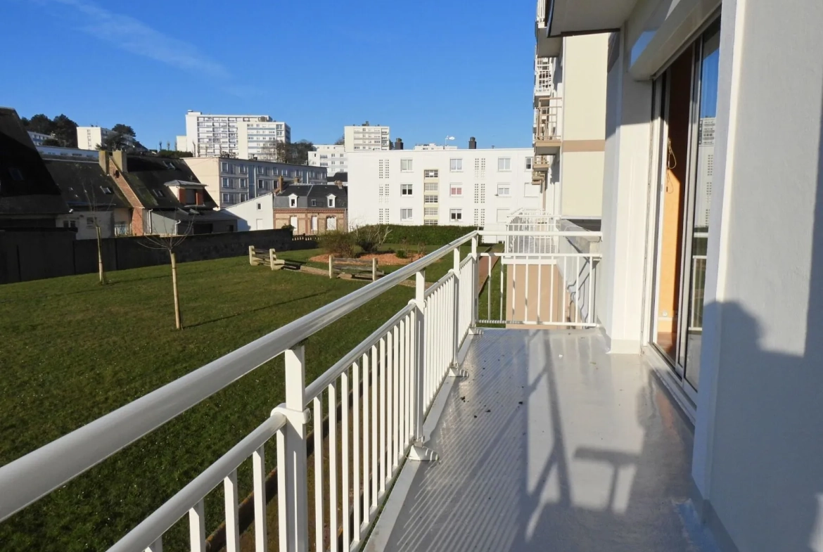 Appartement à Fécamp avec balcon, proche centre-ville, idéal investisseur ou résidence secondaire 