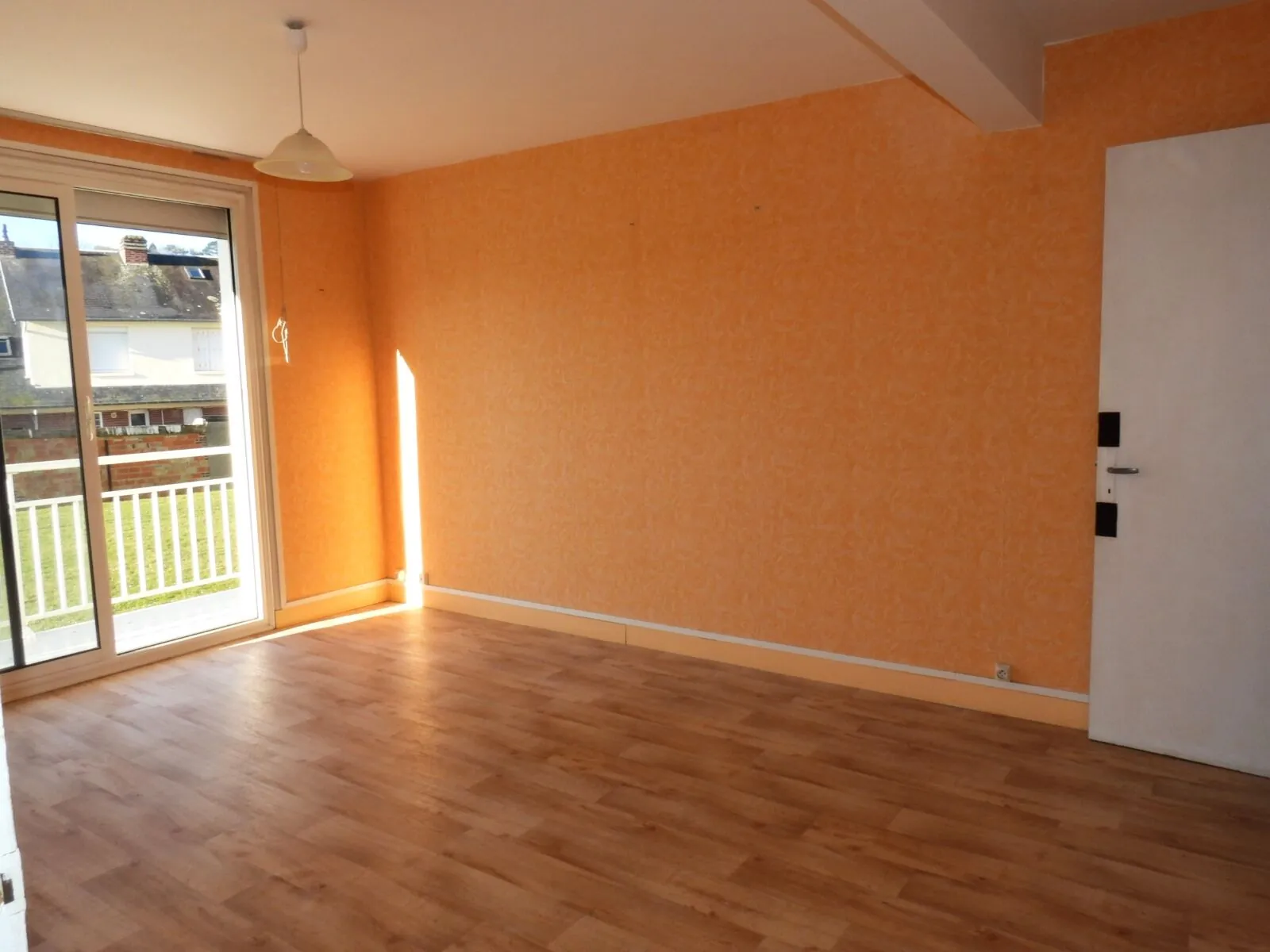 Appartement à Fécamp avec balcon, proche centre-ville, idéal investisseur ou résidence secondaire 