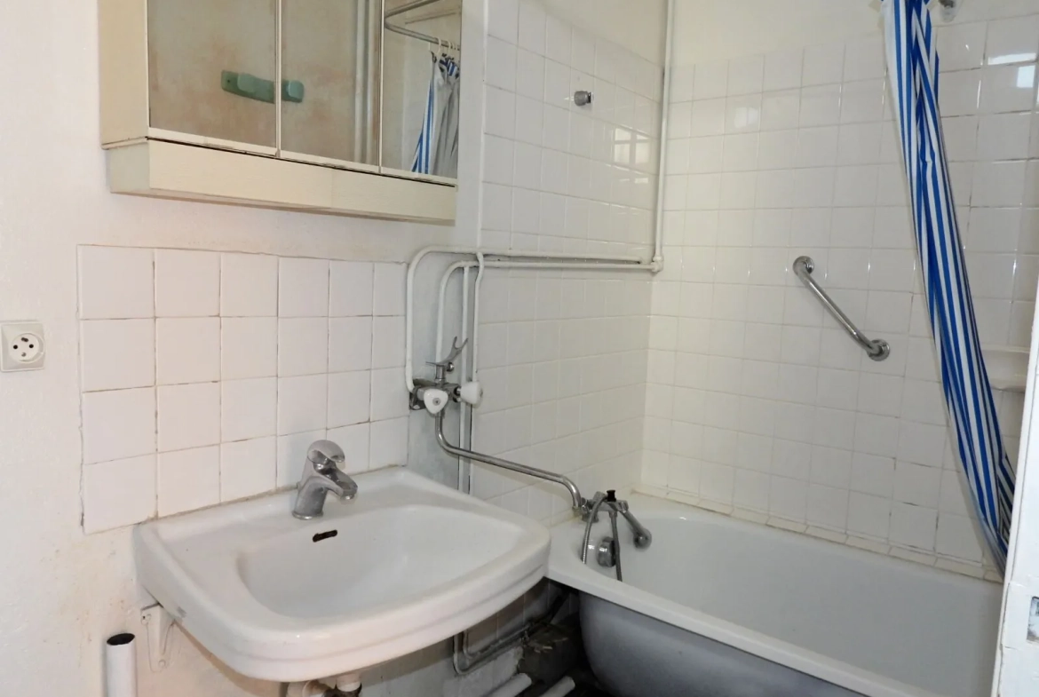 Appartement à Fécamp avec balcon, proche centre-ville, idéal investisseur ou résidence secondaire 