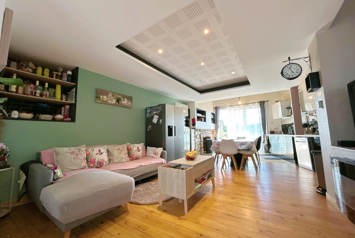 Maison loft rénovée de 105 m² à Saint-Just-en-Chevalet avec options d'extension 
