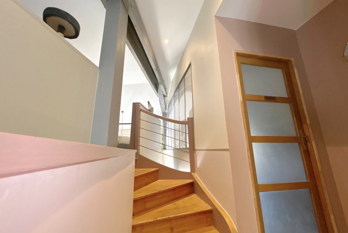 Maison loft rénovée de 105 m² à Saint-Just-en-Chevalet avec options d'extension 