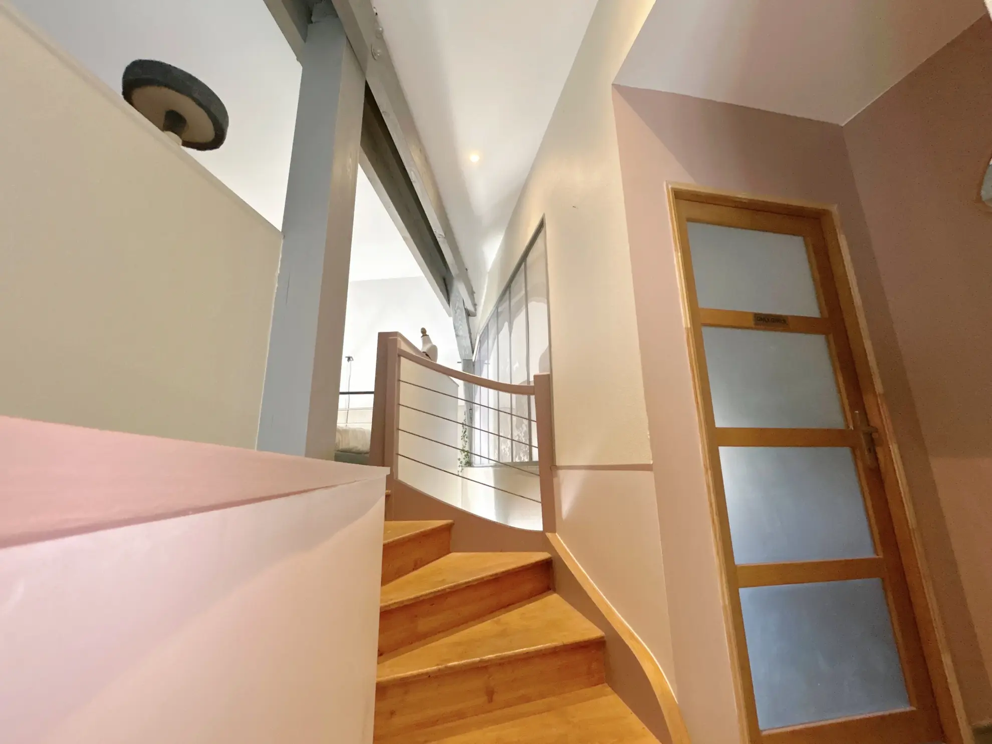Maison loft rénovée de 105 m² à Saint-Just-en-Chevalet avec options d'extension 