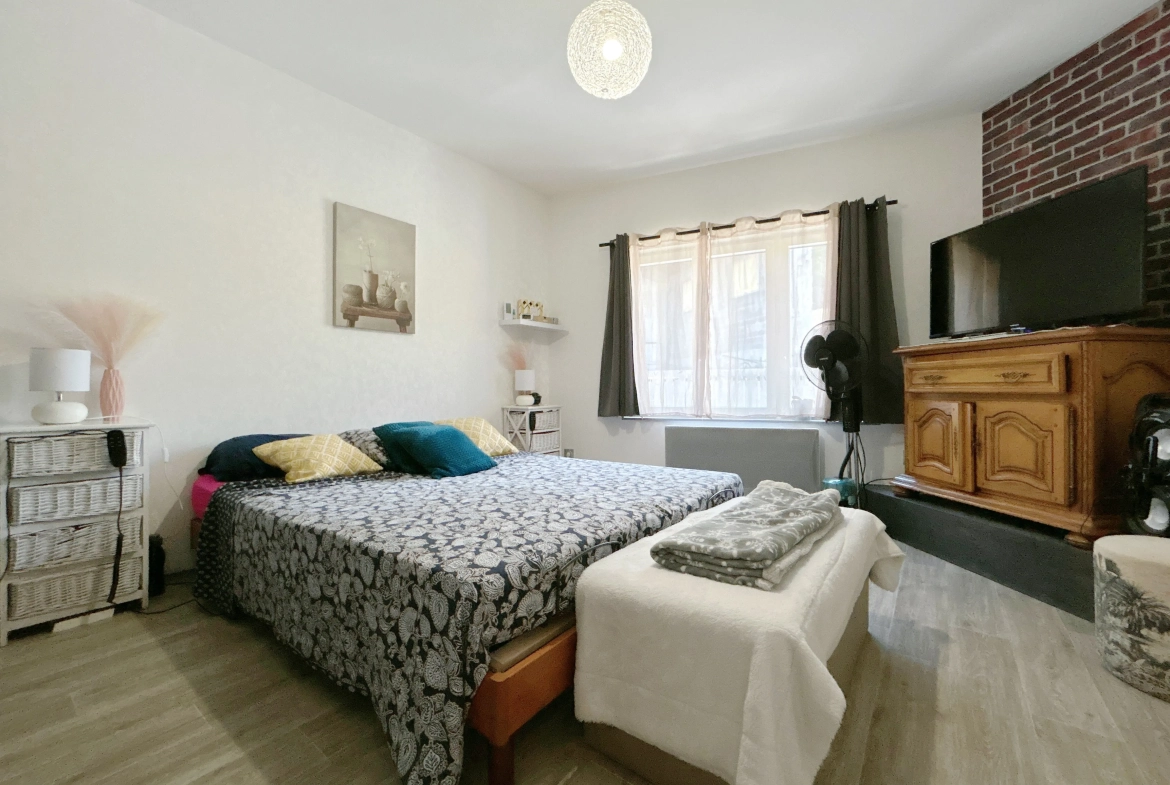 Maison loft rénovée de 105 m² à Saint-Just-en-Chevalet avec options d'extension 