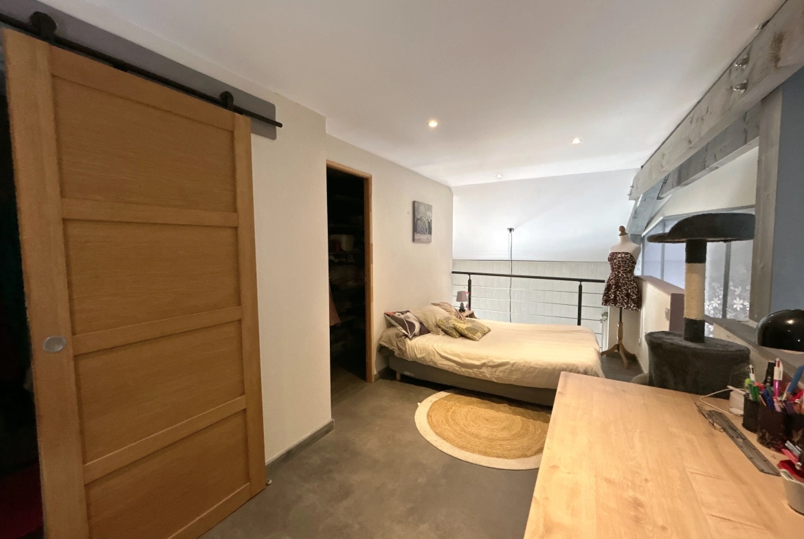 Maison loft rénovée de 105 m² à Saint-Just-en-Chevalet avec options d'extension 