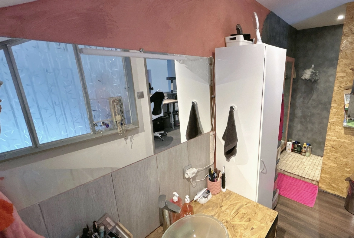 Maison loft rénovée de 105 m² à Saint-Just-en-Chevalet avec options d'extension 