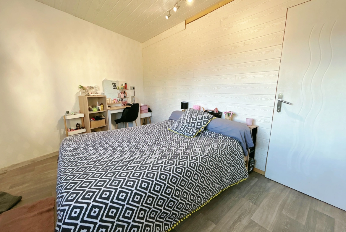 Maison loft rénovée de 105 m² à Saint-Just-en-Chevalet avec options d'extension 