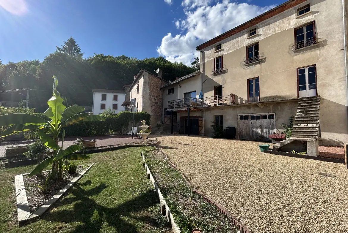 Maison loft rénovée de 105 m² à Saint-Just-en-Chevalet avec options d'extension 