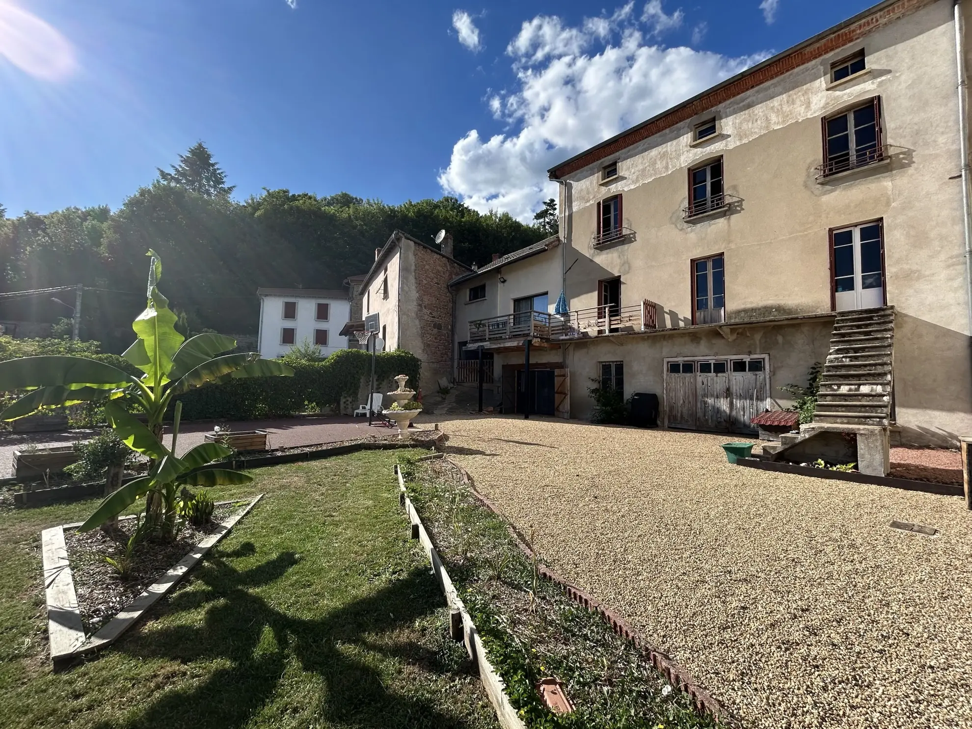 Maison loft rénovée de 105 m² à Saint-Just-en-Chevalet avec options d'extension 