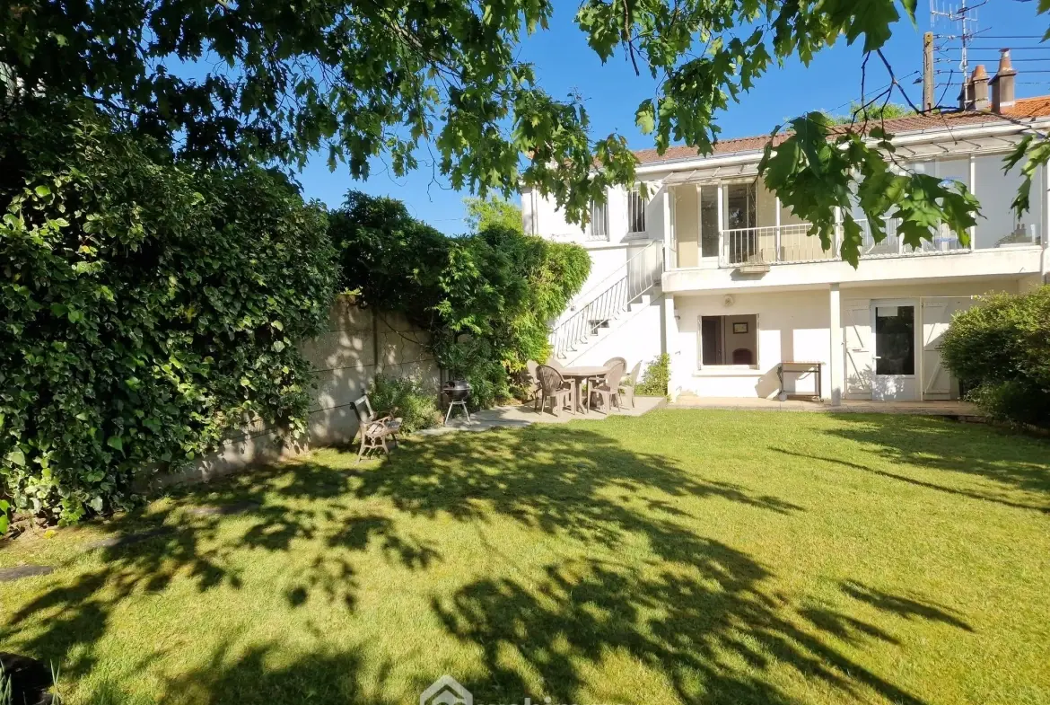 Maison de ville 4 chambres avec jardin et garage à La Roche-sur-Yon 