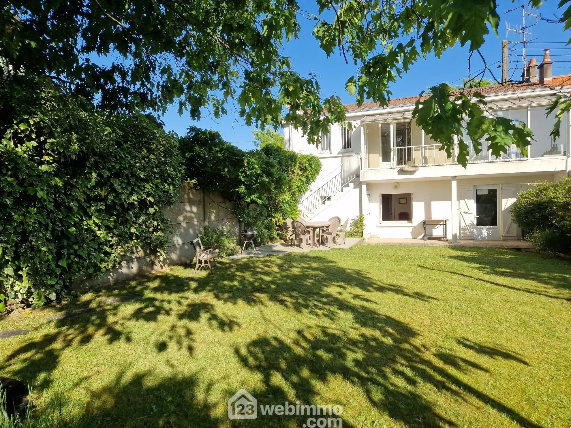 Maison de ville 4 chambres avec jardin et garage à La Roche-sur-Yon 