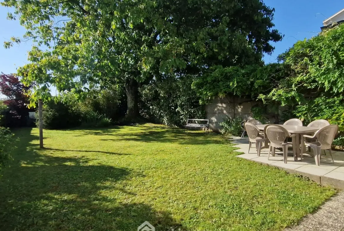 Maison de ville 4 chambres avec jardin et garage à La Roche-sur-Yon 